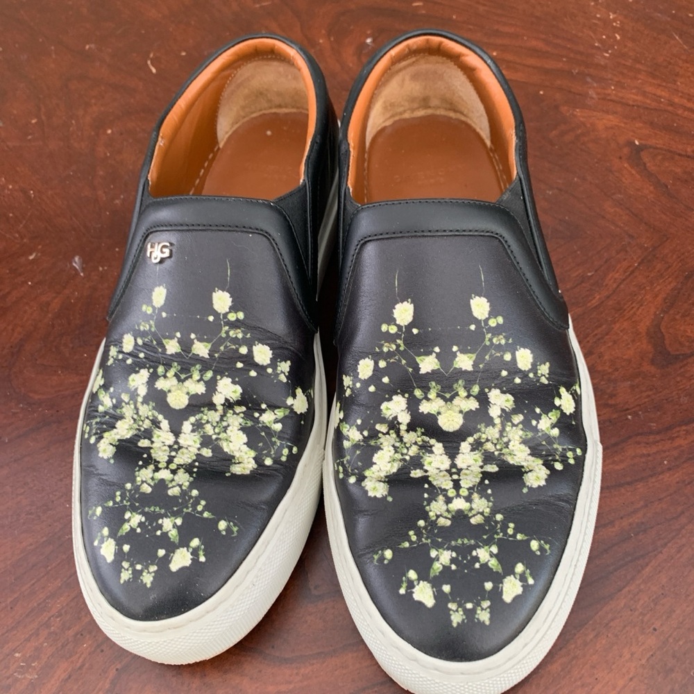 Givenchy Black and Green Slip-On Loafers with Modern Design